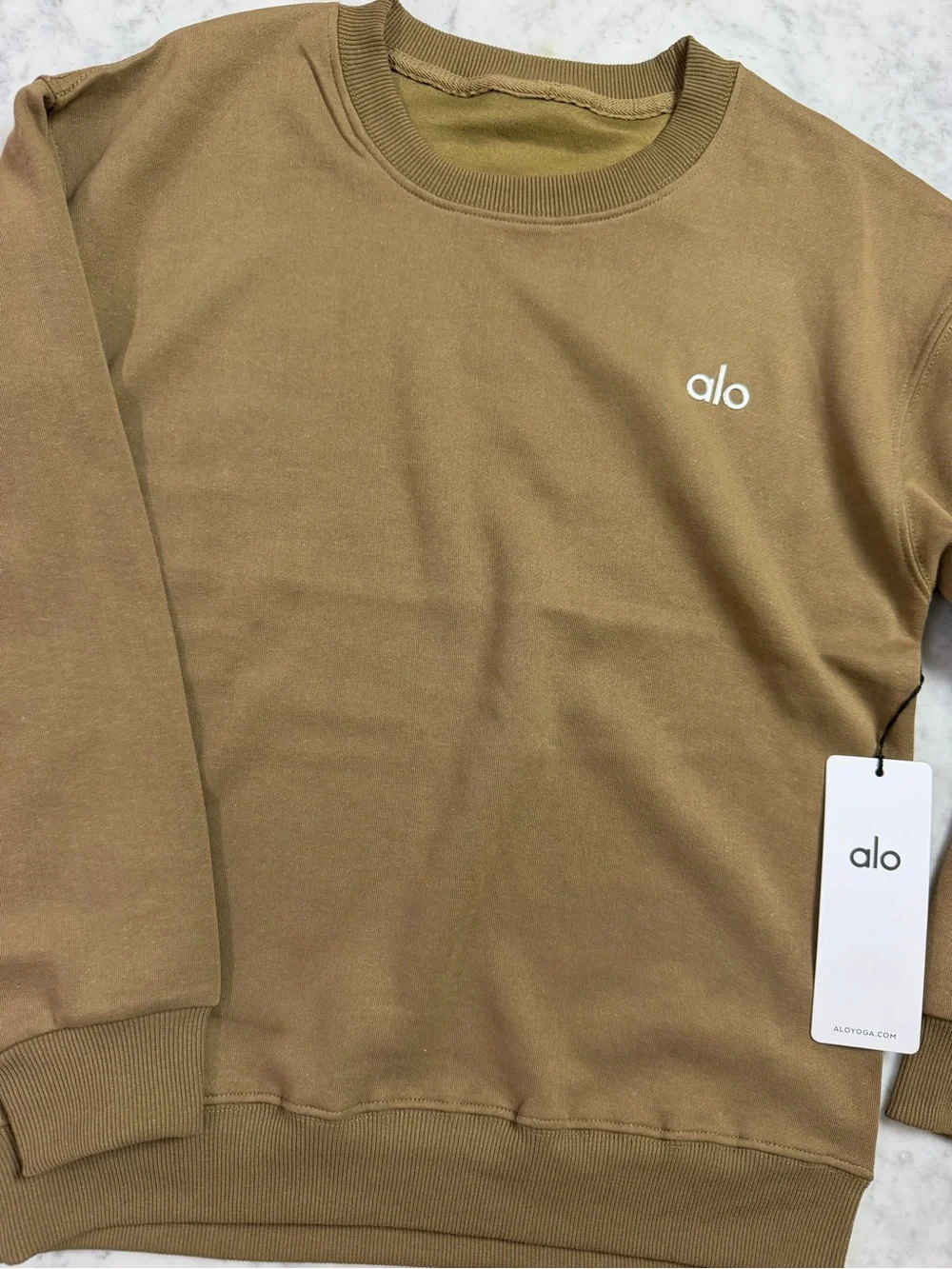 ALO Yoga Men’s Crewneck Sweatshirt in Tan Brown